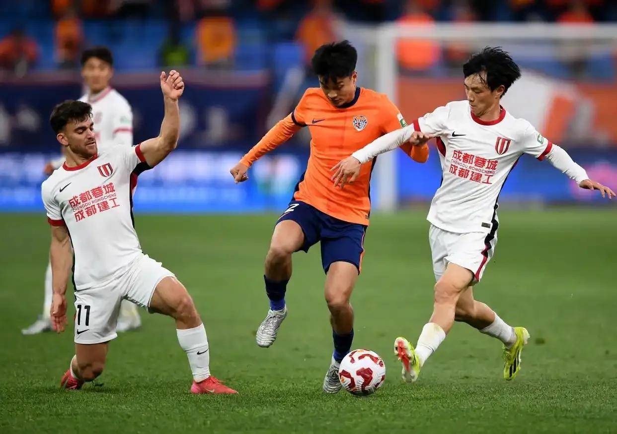 武汉三镇迎欧超杯关键赛，今晨豪取连胜，信心回归，控场能力受关注的简单介绍