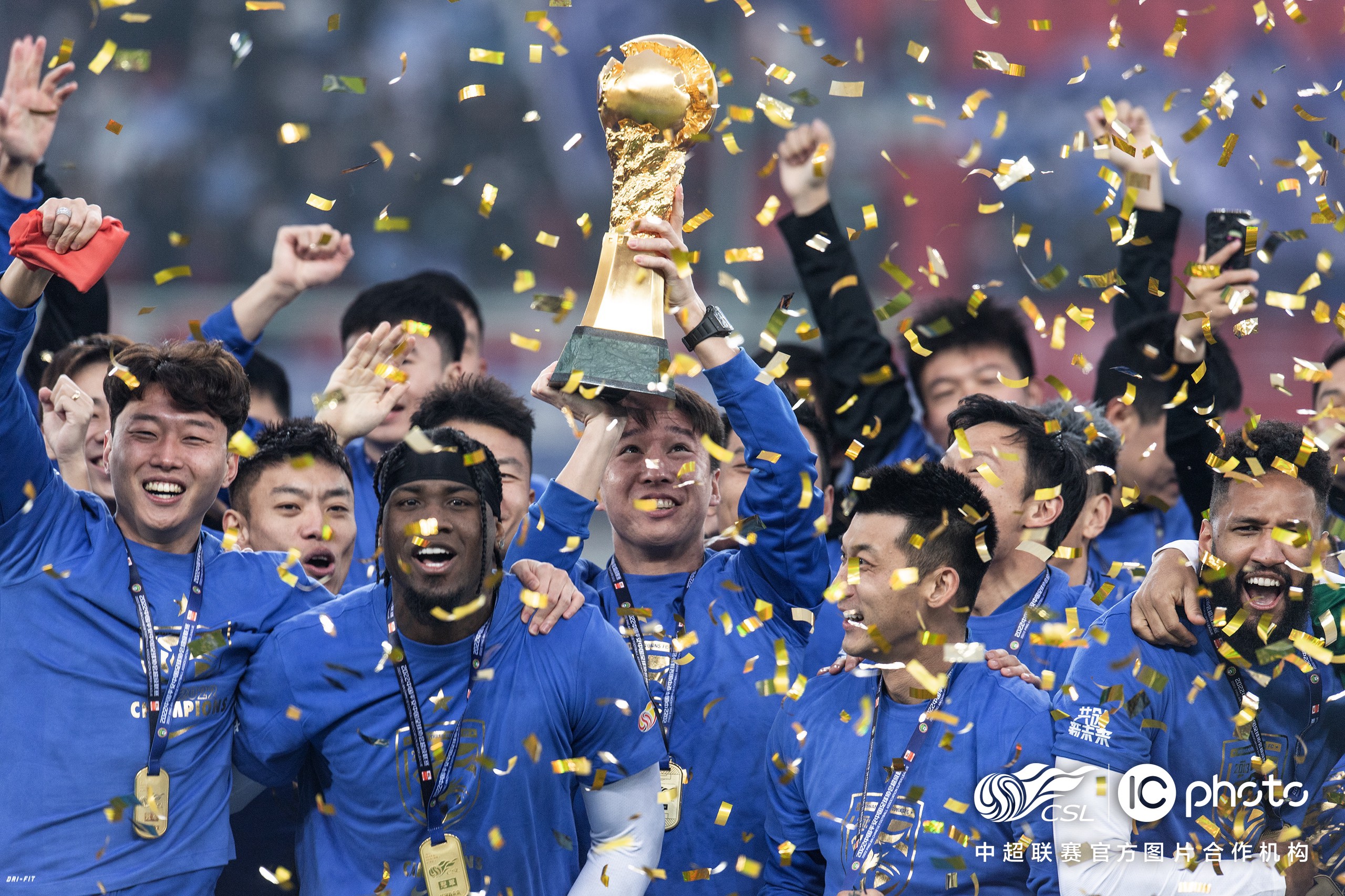 丹佛掘金训练开放日；赛后绝杀压哨引欢呼；中超在即；资深球员宣示担当的简单介绍