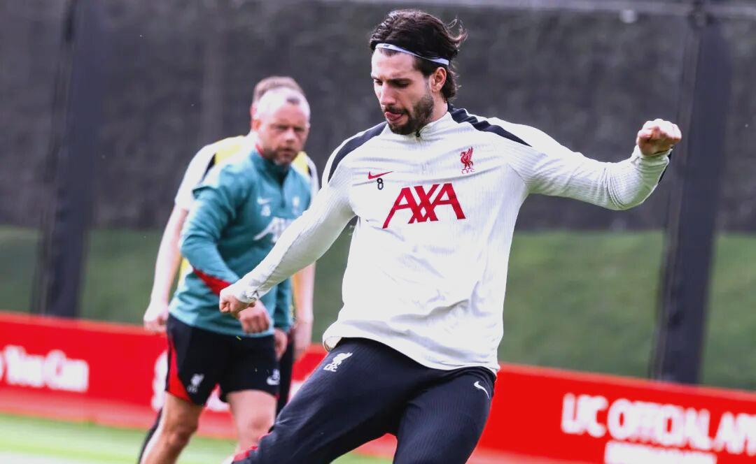 皇家社会发布备战花絮，清晨豪取连胜，英超任务艰巨，轮换策略成焦点的简单介绍